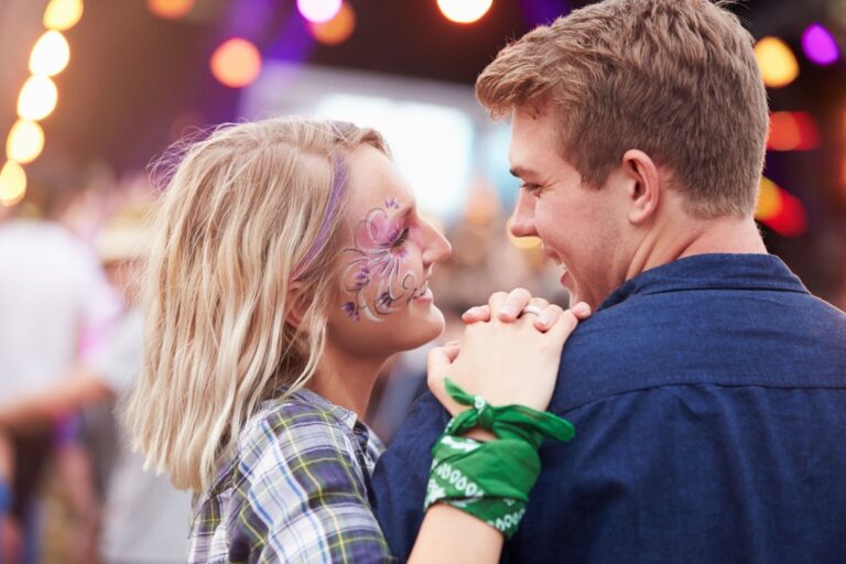 10 Signs of a Healthy Relationship (That Actually Lasts)